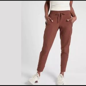 NWOT Trekkie North Jogger 10 cognac brown